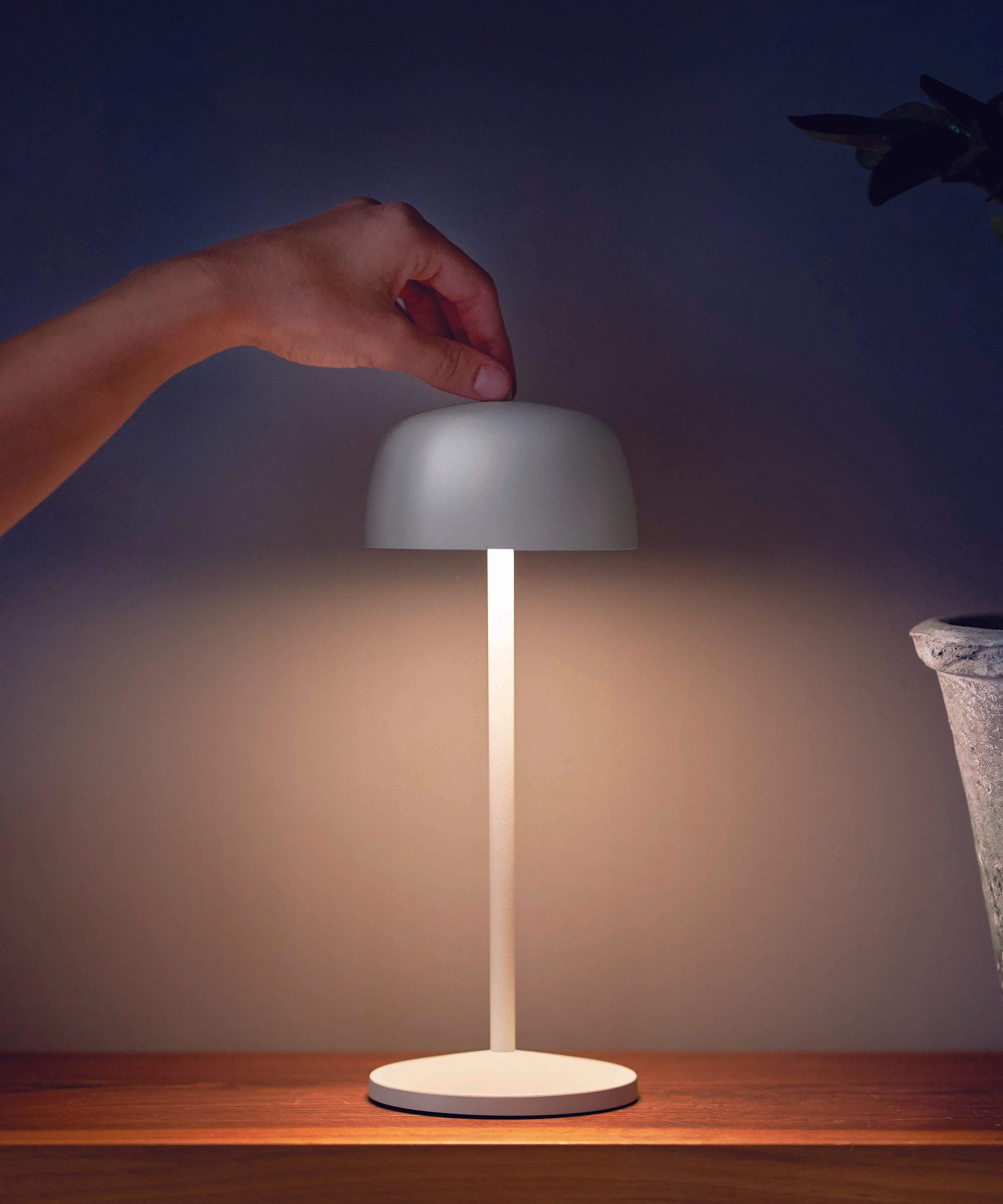 ZAFFERANO CIRCE PRO TABLE LAMP - WHITE