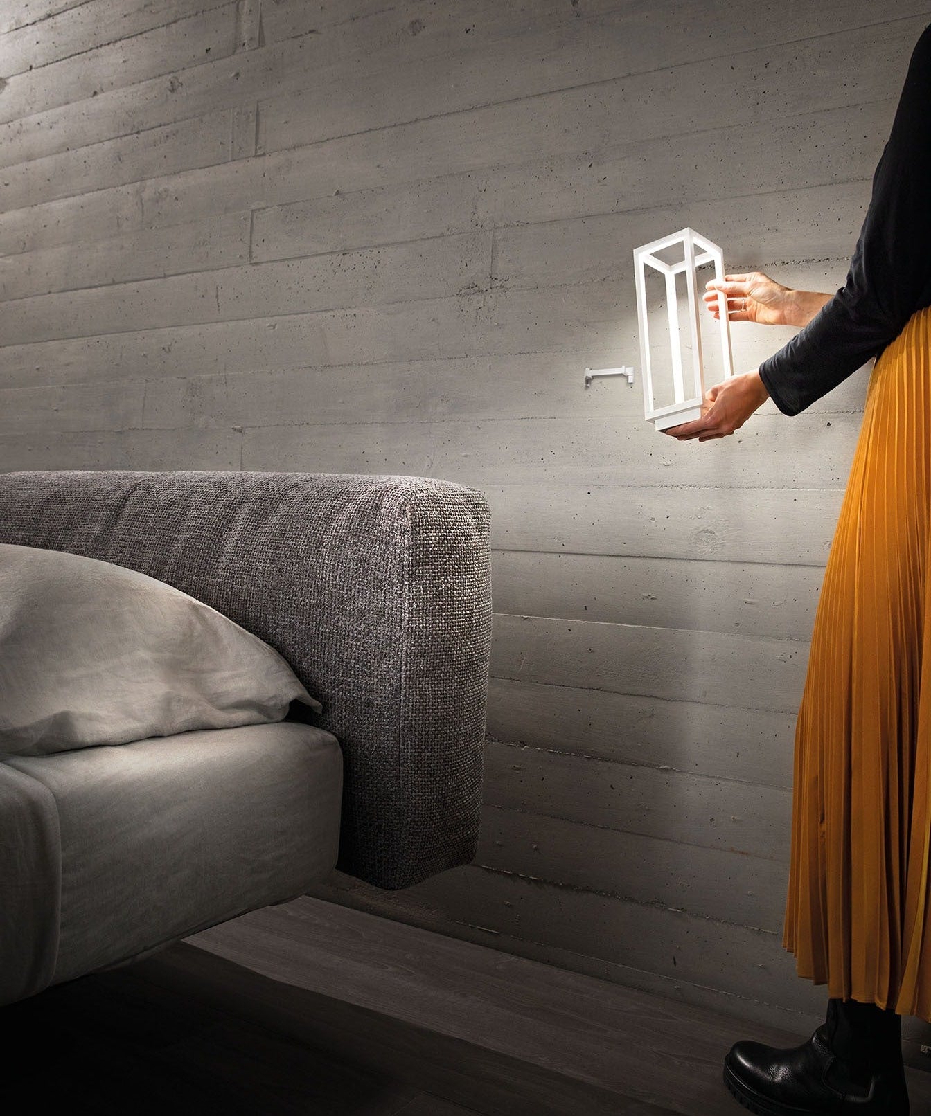 ZAFFERANO HOME PRO TABLE LAMP - WHITE